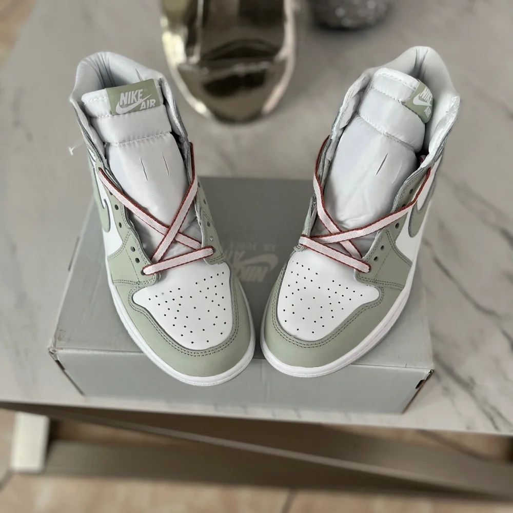 New - Picture 2 of 3